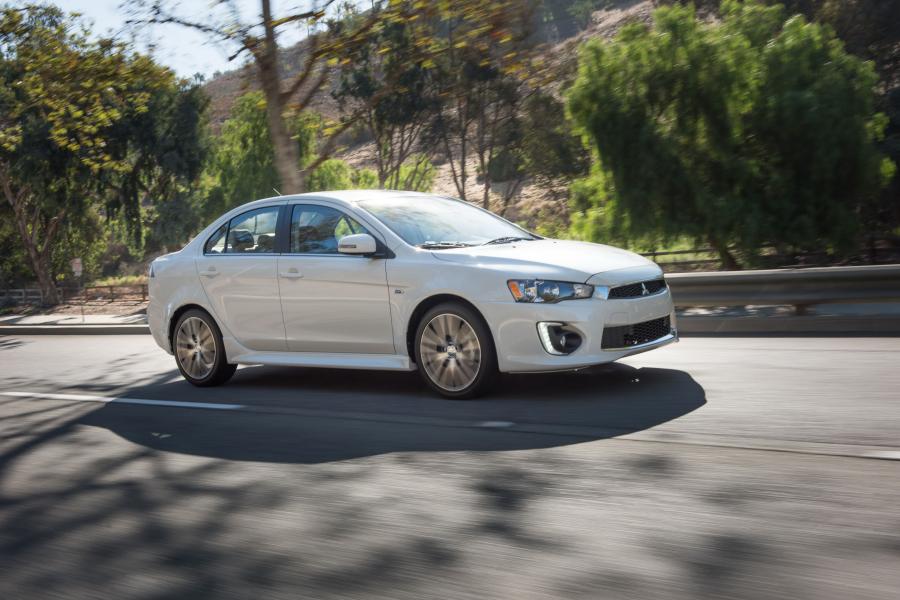  Mitsubishi Lancer SEL 2016 года  (NA) (фото 12 из 21)
